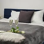 Urban Apartments Opolska 10 No 77A - Rooftop Garden - Free Garage Apartment
