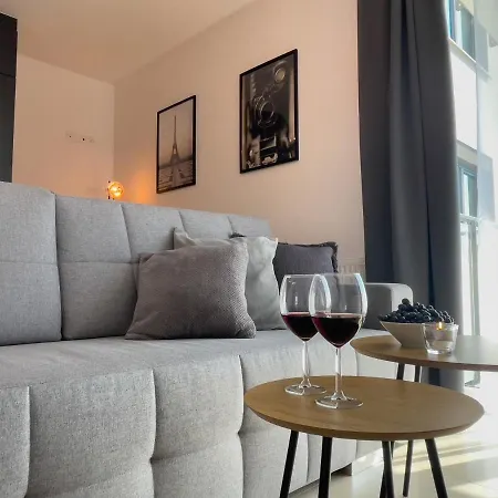 Urban Apartments Opolska 10 No 77A - Balcony - Air Condition - Rooftop Garden - Free Garage *