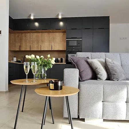 Urban Apartments Opolska 10 No 77A - Balcony - Air Condition - Rooftop Garden - Free Garage *